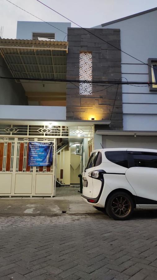 Oyo 91209 Arjuna Residence Syariah Sby Surabaya Exterior foto